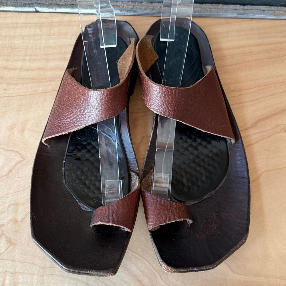 Cydwoq Hillary style sandal, brown pebbled leather, handmade in USA, 39.5 (9.5) - Picture 13 of 16